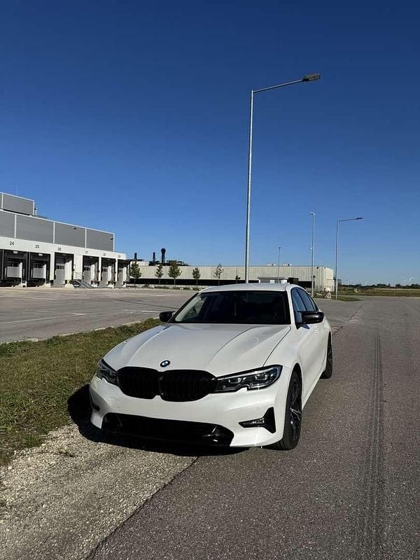 Gebraucht BMW 320 Sport Line 190 PS (139 kW) 2020 Weiß Limousine