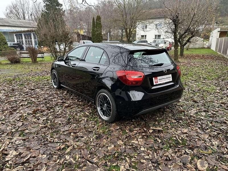Gebraucht Mercedes A160 90 PS (66 kW) 2017 Schwarz Limousine