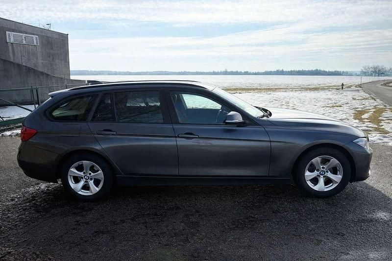 Gebraucht BMW 318 143 PS (105 kW) 2013 Grau Kombi