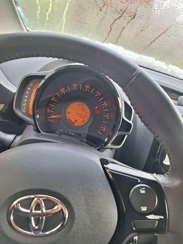 Gebraucht Toyota Aygo 69 PS (50 kW) 2014 Orange Kleinwagen