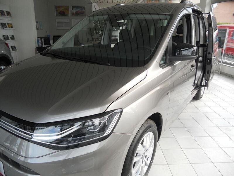 Hellbraun metallic Gebraucht 2024 VW Caddy Life Van / Kleinbus | € 34.990 (Teuer) - Bild 1/4