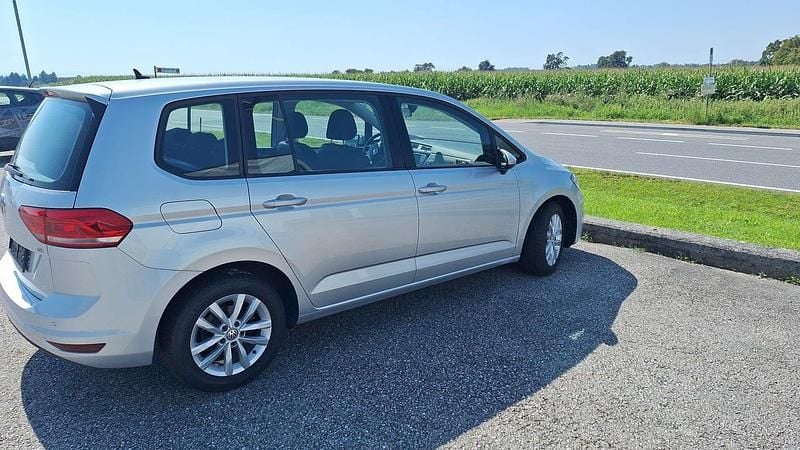 Gebraucht VW Touran Comfortline 116 PS (85 kW) 2017 Silber Van / Kleinbus