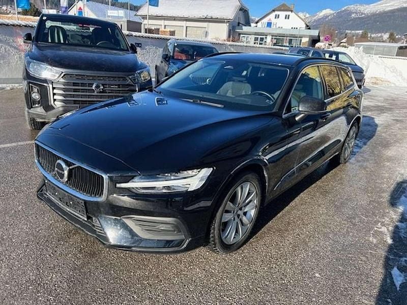 Gebraucht Volvo V60 Core 163 PS (119 kW) 2023 Schwarz Kombi