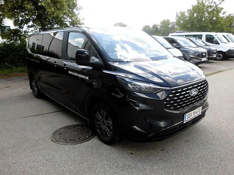 Gebraucht Ford Tourneo Custom Titanium 136 PS (100 kW) 2024 Schwarz Van