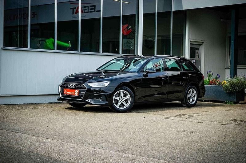 Gebraucht Audi A4 163 PS (119 kW) 2023 Schwarz Kombi
