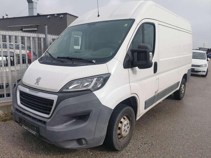 Weiß Gebraucht 2017 Peugeot Boxer Comfort Van | € 6.890 - Bild 1/4