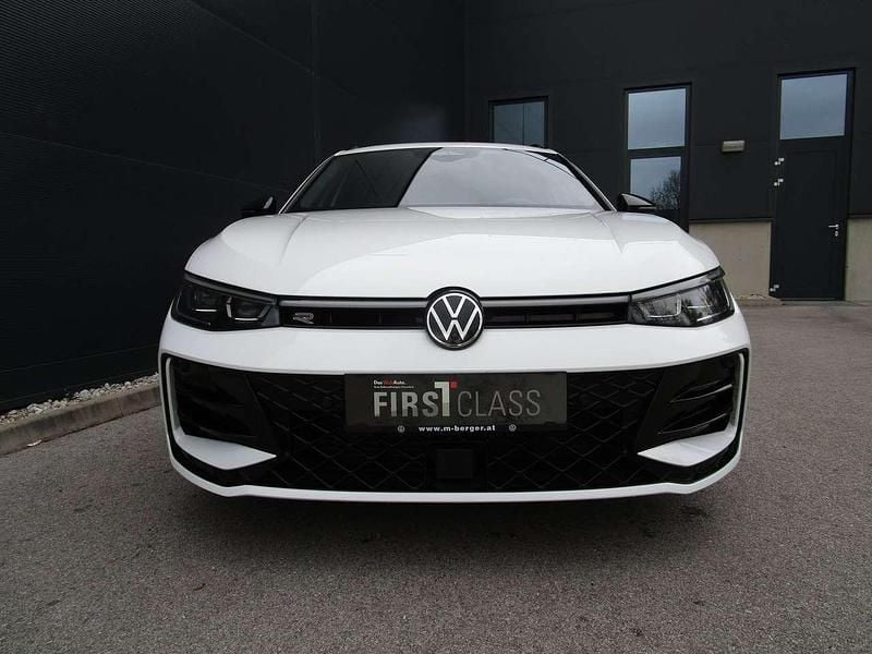 Gebraucht VW Passat R-line 150 PS (110 kW) 2024 Weiss  normal Kombi