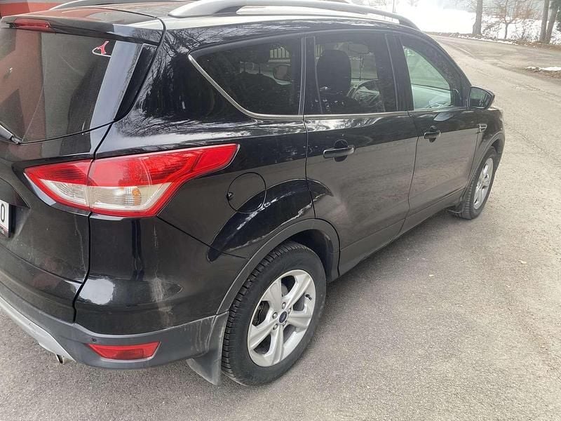 Gebraucht Ford Kuga Trend 120 PS (88 kW) 2016 Schwarz SUV