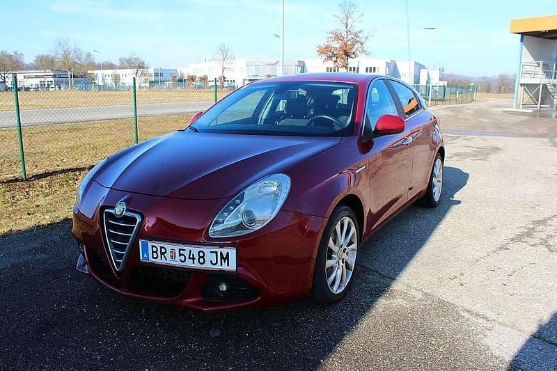 Gebraucht Alfa Romeo Giulietta Progression 105 PS (77 kW) 2010 Rot Kleinwagen