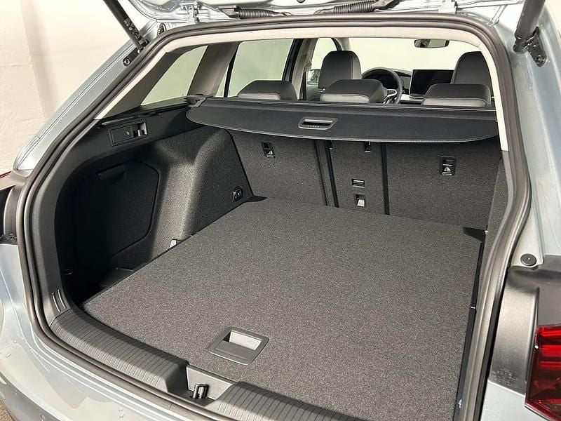 Gebraucht VW Golf VIII Business 115 PS (84 kW) 2025 Silber  metallic Kombi