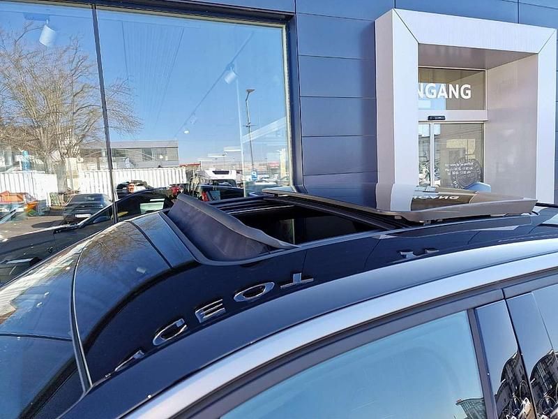 Schwarz Gebraucht 2025 Peugeot e-3008 SUV | € 49.990 - Bild 1/4