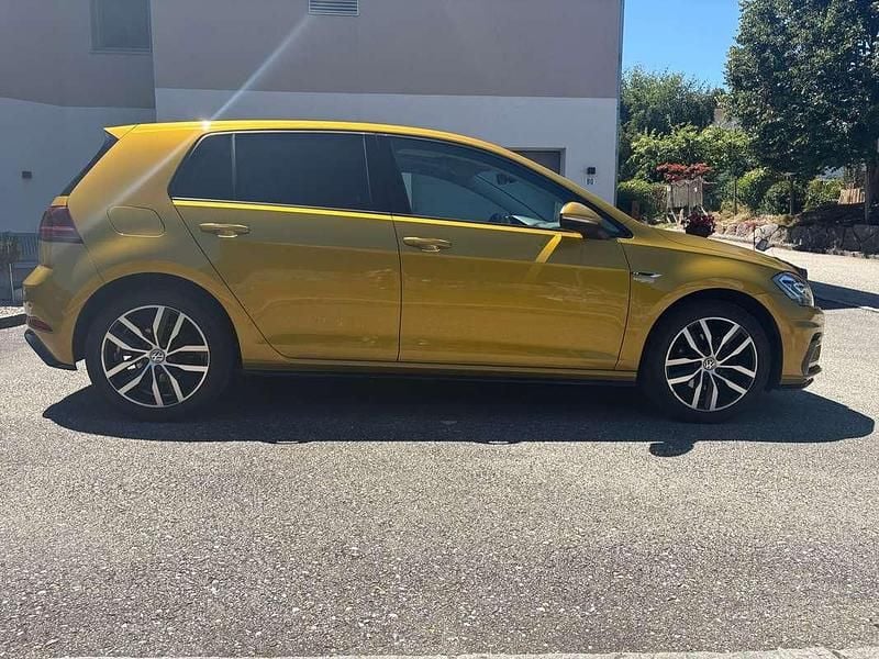 Gebraucht VW Golf VII Comfortline 116 PS (85 kW) 2017 Gold Limousine