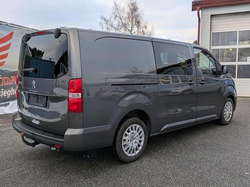 Gebraucht Peugeot Expert 144 PS (105 kW) 2024 Grau Van