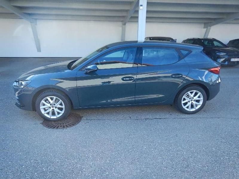 Neu Seat Leon Style 115 PS (84 kW) 2026 Dunkelblau  normal