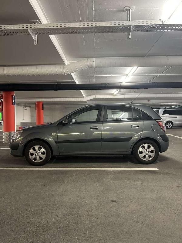 Gebraucht Kia Rio Active 98 PS (72 kW) 2009 Limousine