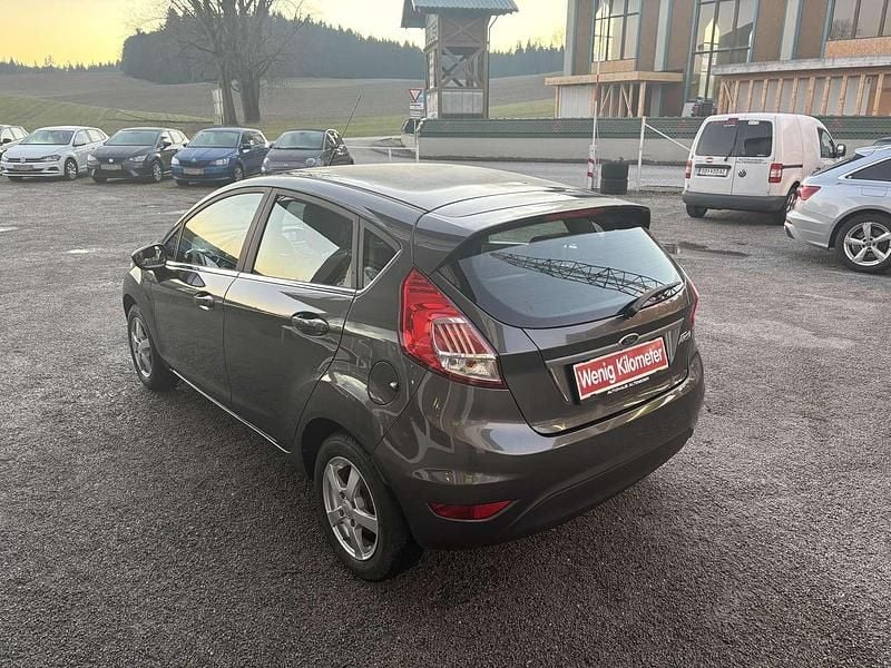 Gebraucht Ford Fiesta Titanium 65 PS (47 kW) 2016 Grau Limousine