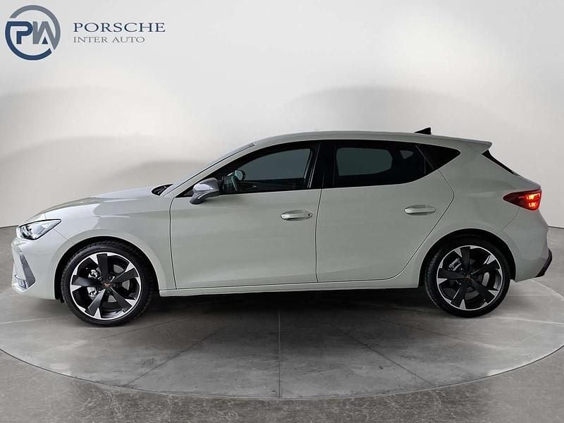 Neu Cupra Leon 150 PS (110 kW) 2025 Hellgrau  metallic Limousine