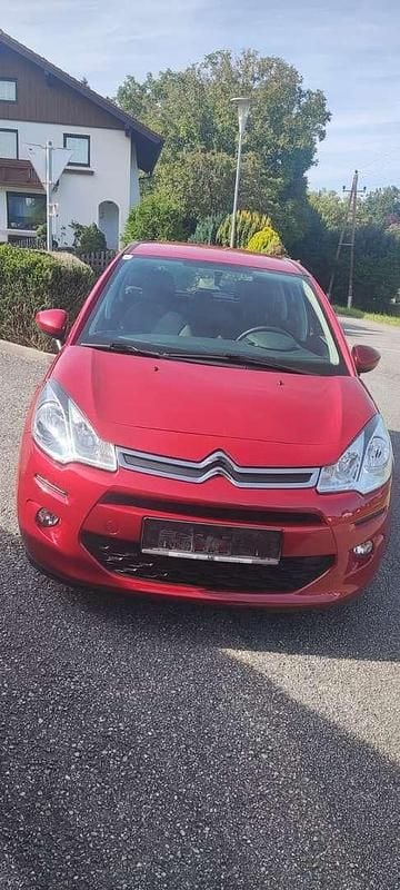 Rot Gebraucht 2016 Citroën C3 PureTech Kleinwagen | € 5.550 (Superpreis) - Bild 1/4