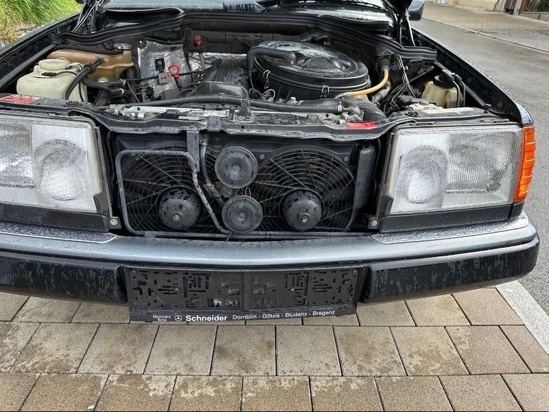 Gebraucht Mercedes E300 179 PS (131 kW) 1991 Schwarz Kombi