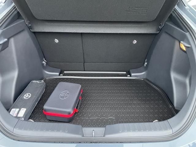 Neu Toyota C-HR 98 PS (72 kW) 2026 Grau SUV