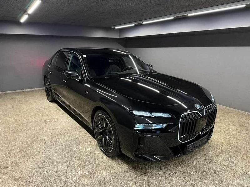 Gebraucht BMW 750e M Sport 490 PS (360 kW) 2025 Schwarz Limousine