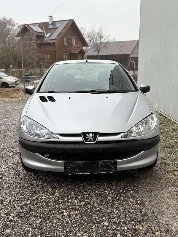 Gebraucht Peugeot 206 75 PS (55 kW) 2008 Silber Coupé