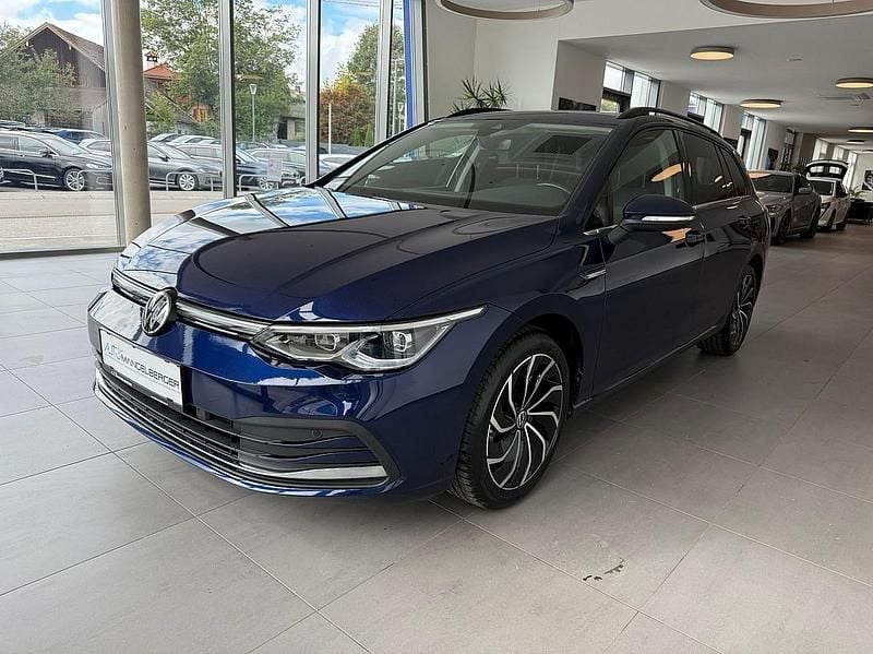 Gebraucht VW Golf VIII Style 150 PS (110 kW) 2022 Atlantik blue metallic Kombi