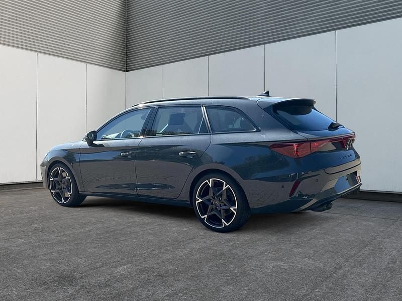 Neu Cupra Leon VZ 333 PS (244 kW) 2025 Blau Kombi
