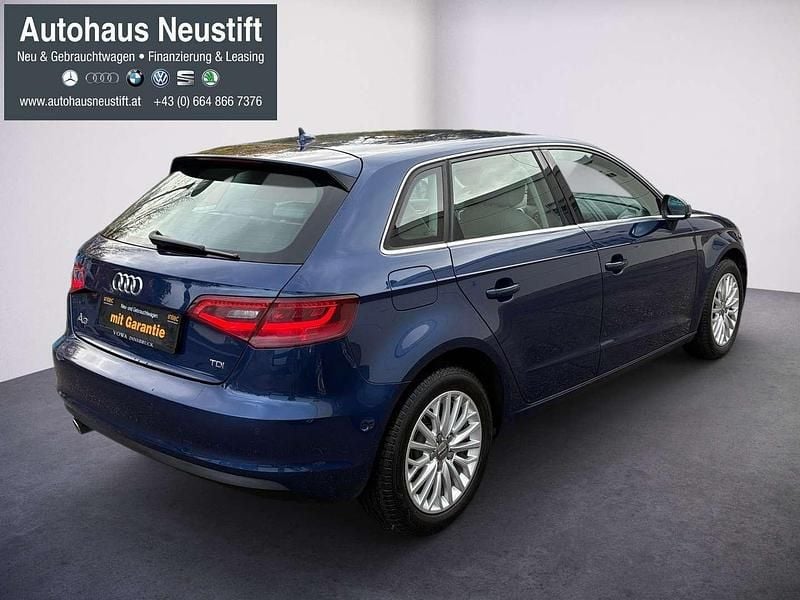 Gebraucht Audi A3 Ambiente 105 PS (77 kW) 2013 Blau Kleinwagen