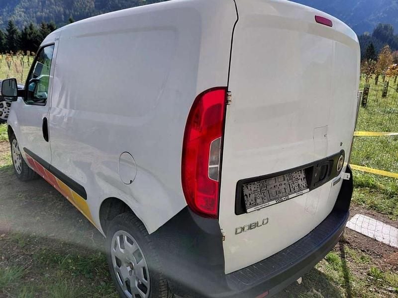 Gebraucht Fiat Doblò 95 PS (69 kW) 2016 Weiß Van / Kleinbus