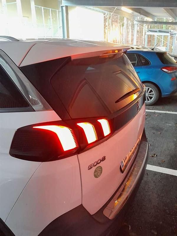 Gebraucht Peugeot 5008 S 165 PS (121 kW) 2018 Weiß SUV