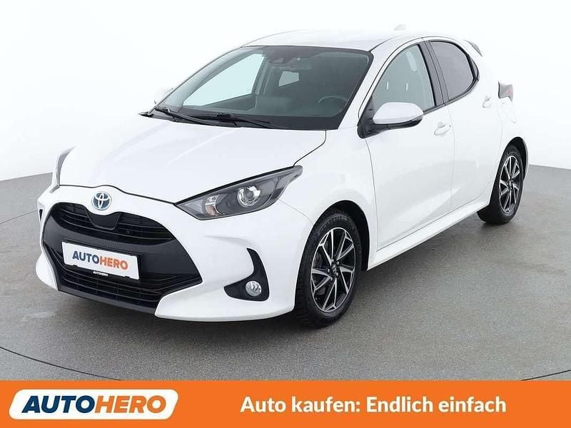 Weiß Gebraucht 2022 Toyota Yaris Hybrid Active Kleinwagen | € 16.790 (Guter Preis) - Bild 1/3