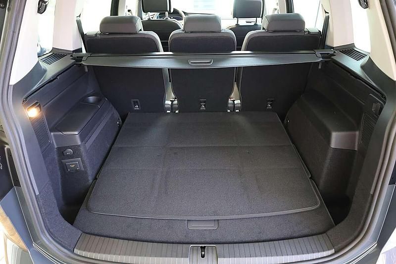 Neu VW Touran 150 PS (110 kW) 2025 Grau Van / Kleinbus