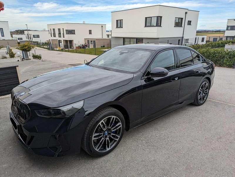 Gebraucht BMW i5 M Sport 250 kW (340 PS) 2024 Blau Limousine