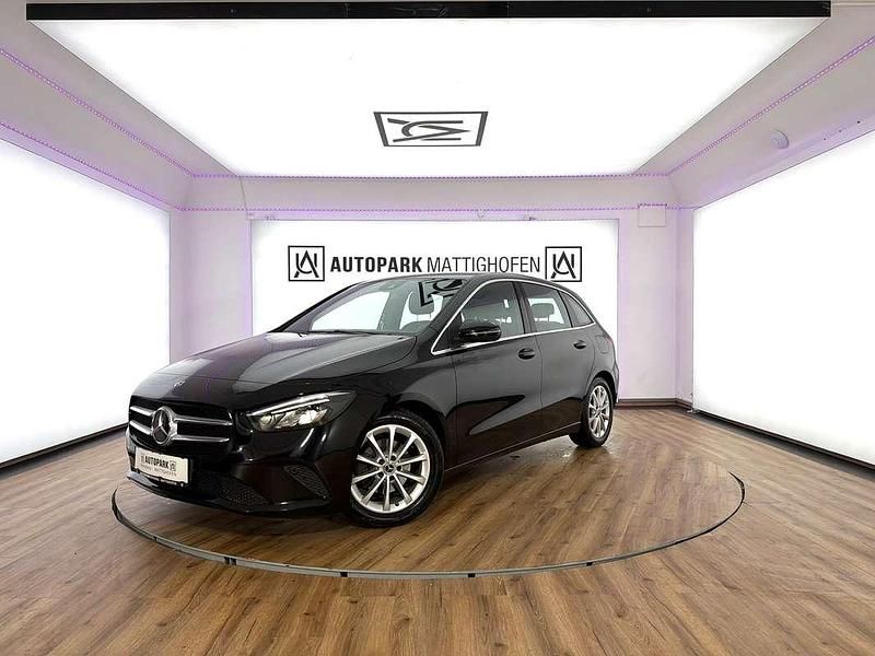 Schwarz Gebraucht 2020 Mercedes 180 Progressive Limousine | € 20.499 - Bild 1/4