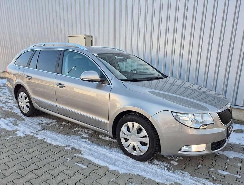 Gebraucht Skoda Superb Ambition 140 PS (102 kW) 2010 Grau Kombi