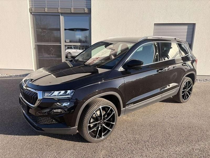 Schwarz Gebraucht 2024 Skoda Karoq Style SUV | € 29.950 (Superpreis) - Bild 1/4