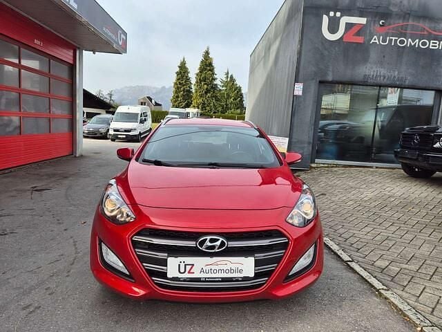 Gebraucht Hyundai i30 Classic 101 PS (74 kW) 2016 Rot Kombi