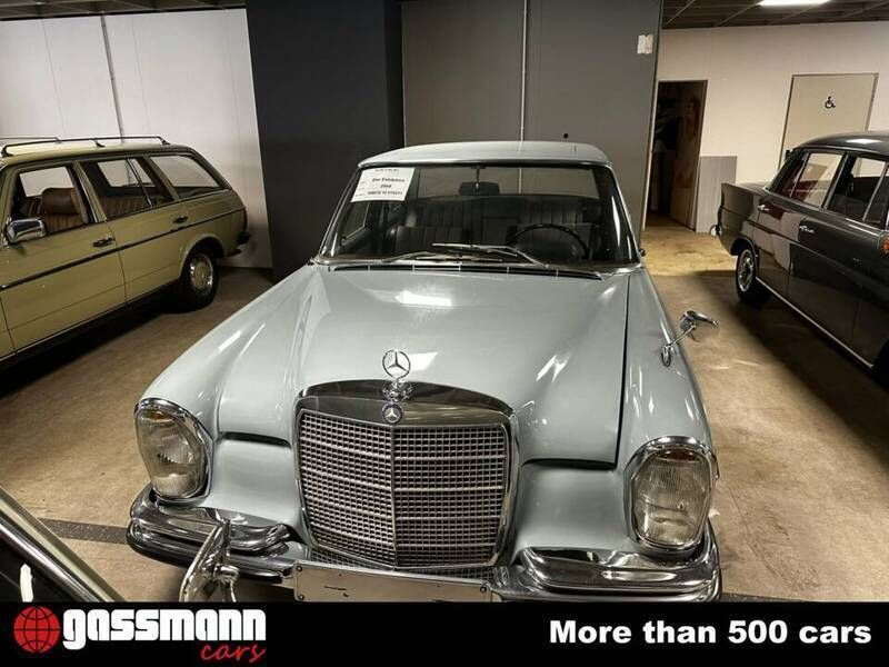 Gebraucht Mercedes 250 131 PS (96 kW) 1966 Blau Limousine