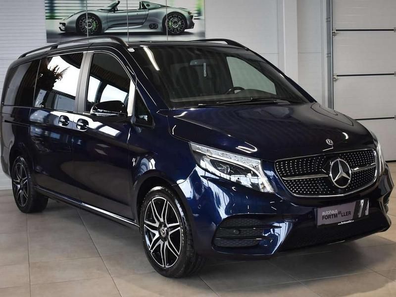 Gebraucht Mercedes V220 AMG 163 PS (119 kW) 2021 Blau Van / Kleinbus