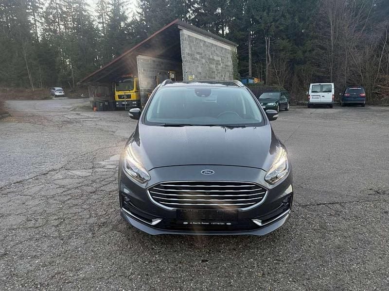 Gebraucht Ford S-MAX Titanium 150 PS (110 kW) 2022 Grau Van / Kleinbus