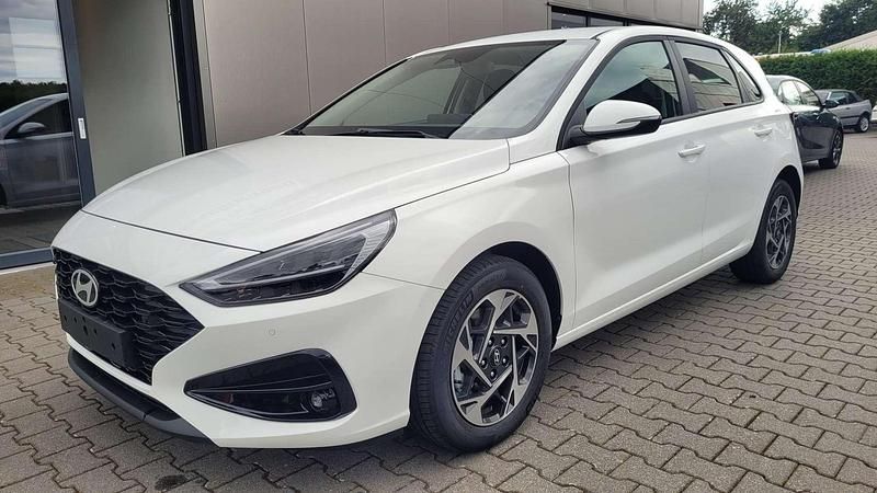 Weiß Neu 2025 Hyundai i30 Limousine | € 26.795 (Guter Preis) - Bild 1/4