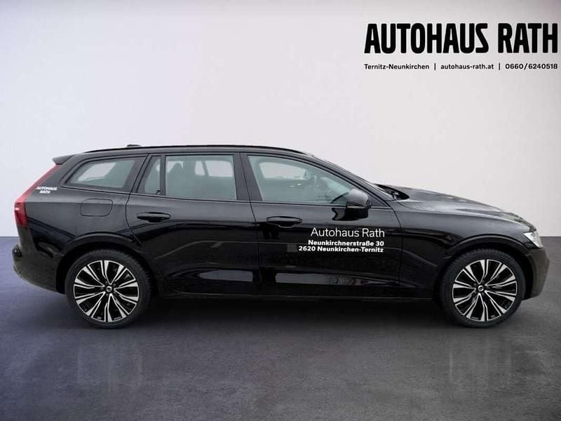 Gebraucht Volvo V60 Plus 197 PS (144 kW) 2024 Schwarz Kombi