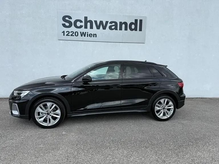 Schwarz metallicperleffektno Neu 2025 Audi A3 Ambiente Limousine | € 36.890 (Guter Preis) - Bild 1/4