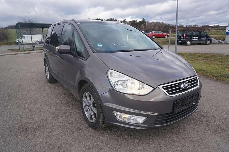 Gebraucht Ford Galaxy Trend 140 PS (102 kW) 2012 Braun Van / Kleinbus