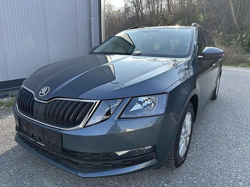 Grau Gebraucht 2020 Skoda Octavia Ambition Kombi | € 15.790 (Fairer Preis) - Bild 1/4