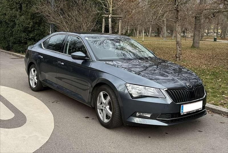 Gebraucht Skoda Superb Ambition 190 PS (139 kW) 2019 Grau Limousine