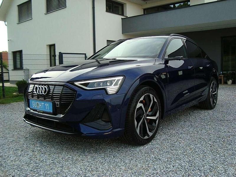 Blau Gebraucht 2021 Audi e-tron S-Line SUV | € 51.950 - Bild 1/4