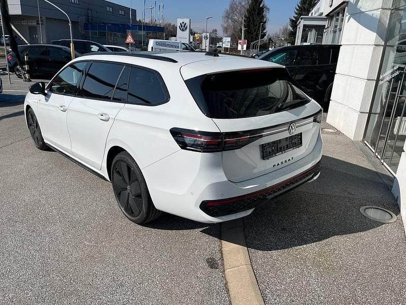 Neu VW Passat Sport 150 PS (110 kW) 2026 Weiss  normal Kombi