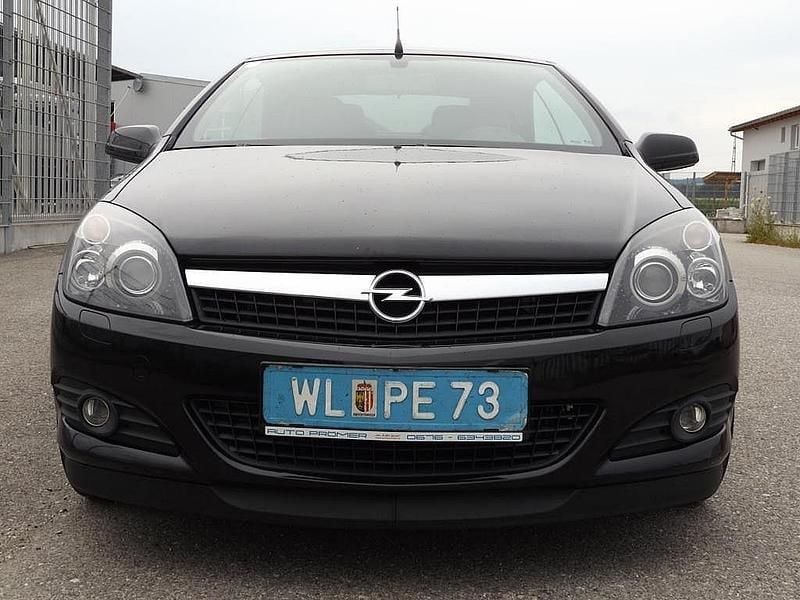 Onyxschwarz Gebraucht 2006 Opel Astra Cosmo Limousine | € 4.994 - Bild 1/4